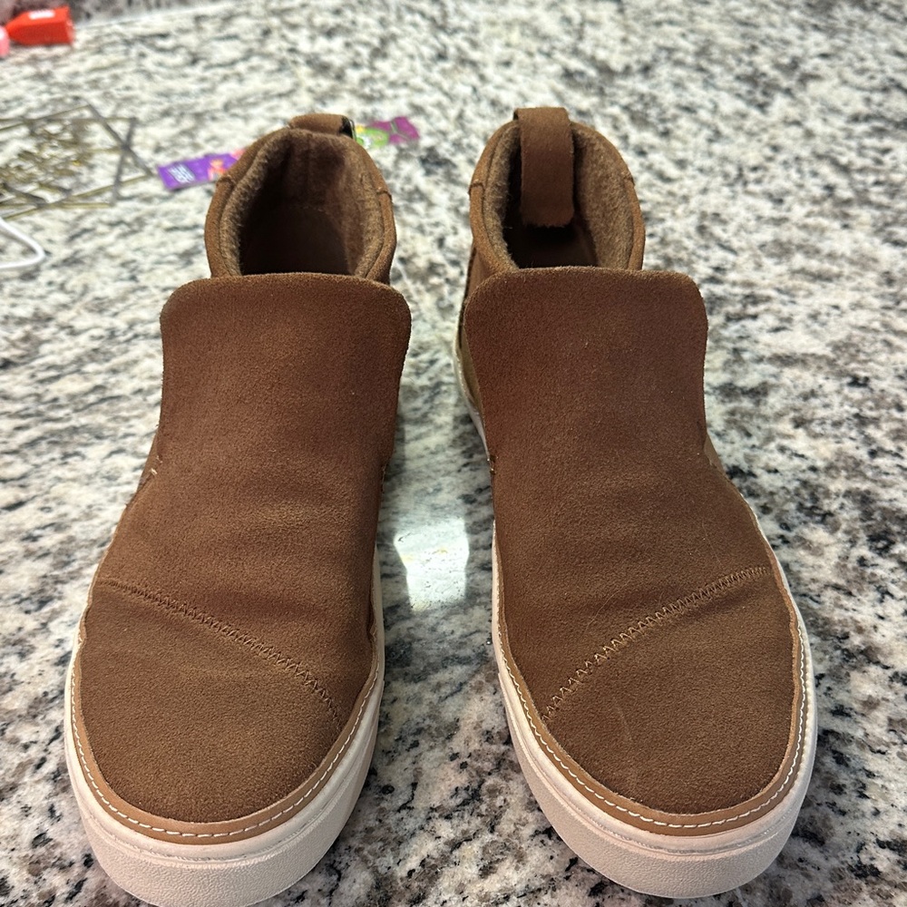Toms women’s Tan Suede Boots